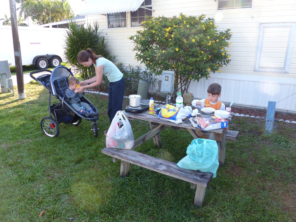 Morning at the campsite — Line making breakfast at the picnic table