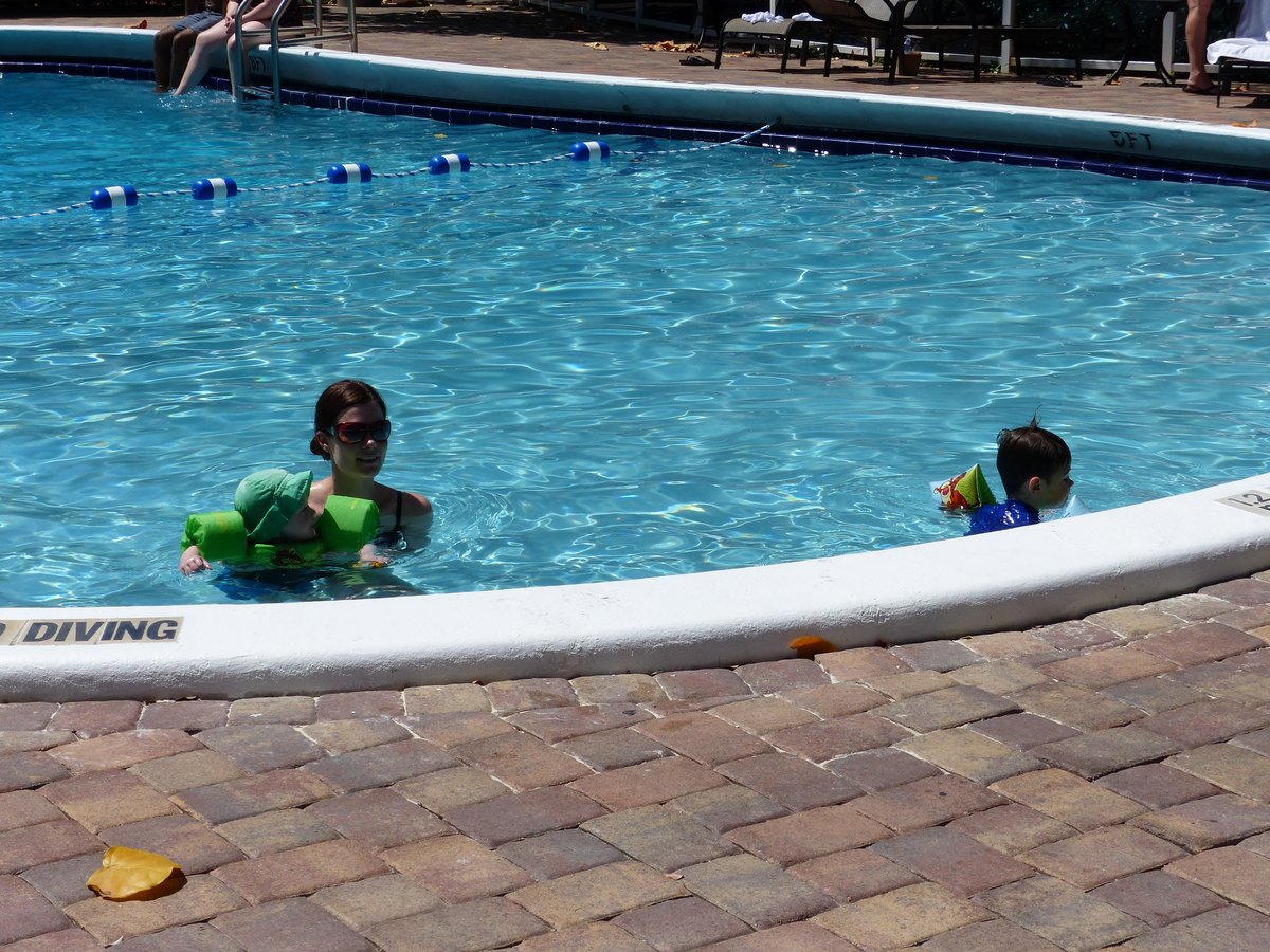 Noah and Vitus swimming in the pool at our first motel stop in Florida