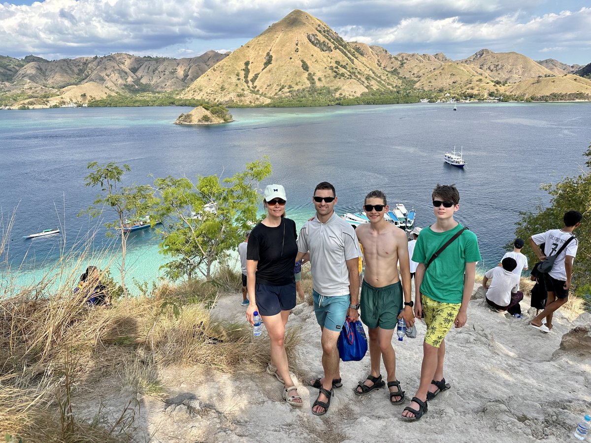 Line, Jesper, Noah and Vitus at the Kelor viewpoint over the Komodo archipelago