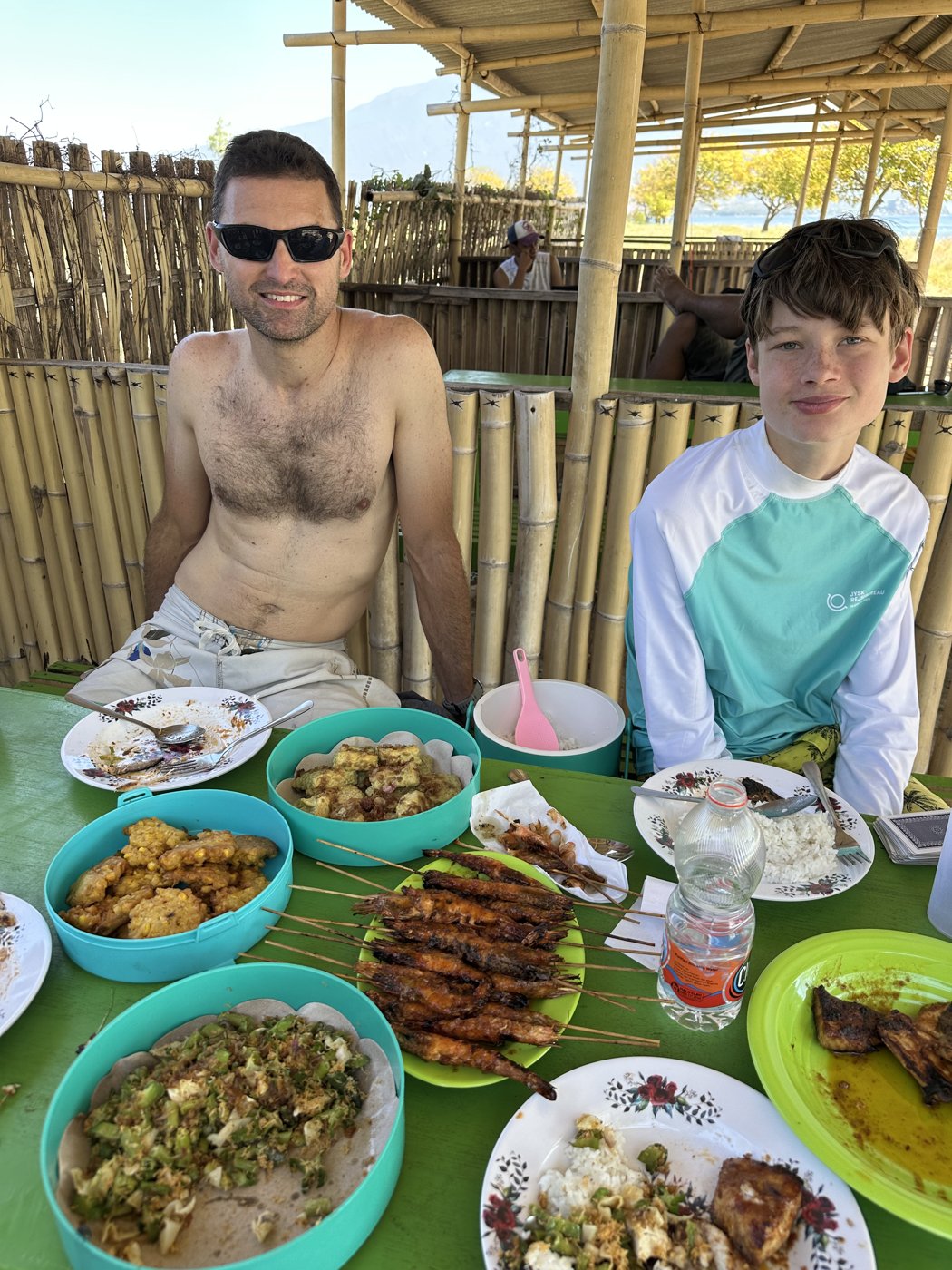 Jesper and Vitus at the grilled-fish beach lunch