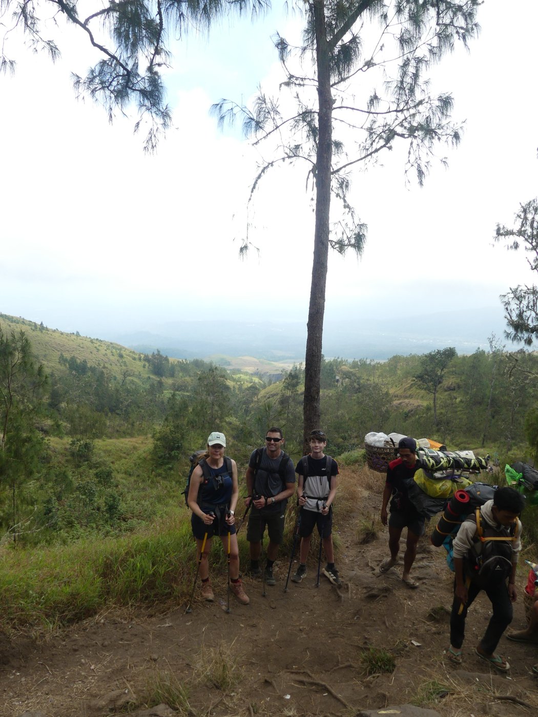 The stony ridge trail with Rinjani ahead