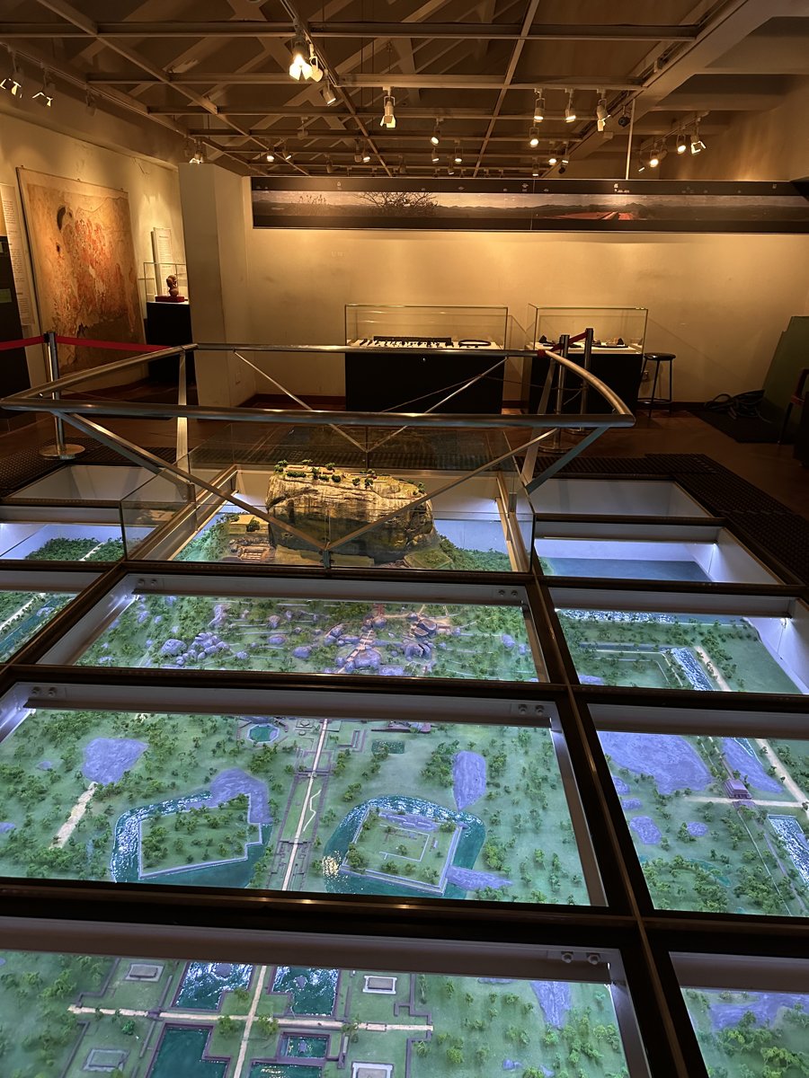 A large scale model of the whole Sigiriya complex in the museum